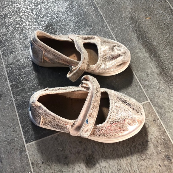 TOMS - Picture 2 of 3